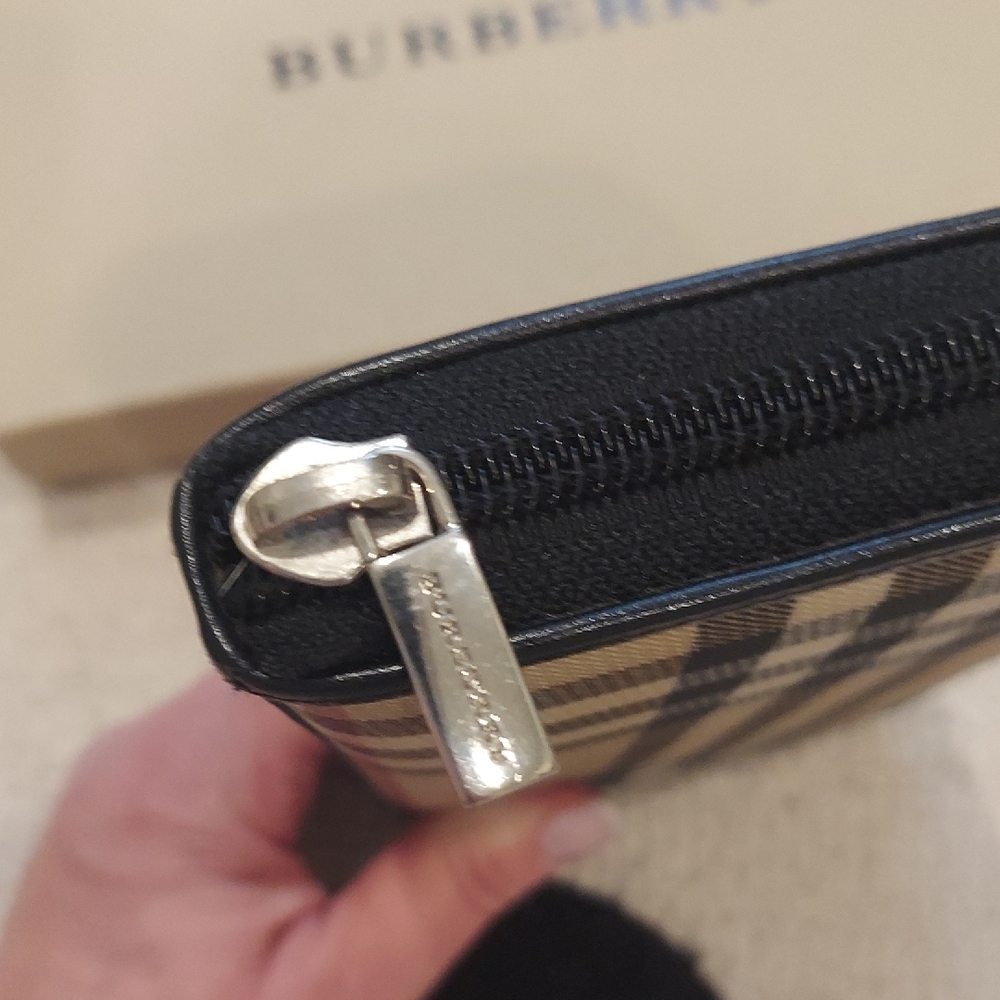 Burberry Checkered Wallet - Picture 9 of 9